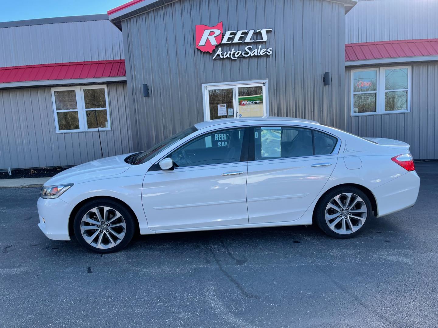 2013 White /Black Honda Accord Sport (1HGCR2F50DA) with an 2.4L I4 DOHC 16V engine, Automatic transmission, located at 547 E. Main St., Orwell, OH, 44076, (440) 437-5893, 41.535435, -80.847855 - This 2013 Honda Accord Sport CVT is a reliable and fuel-efficient sedan. It is powered by a 2.4-liter four-cylinder engine that produces 189 horsepower. The CVT (continuously variable transmission) provides smooth and efficient acceleration. The Accord Sport CVT comes equipped with features such as - Photo#14